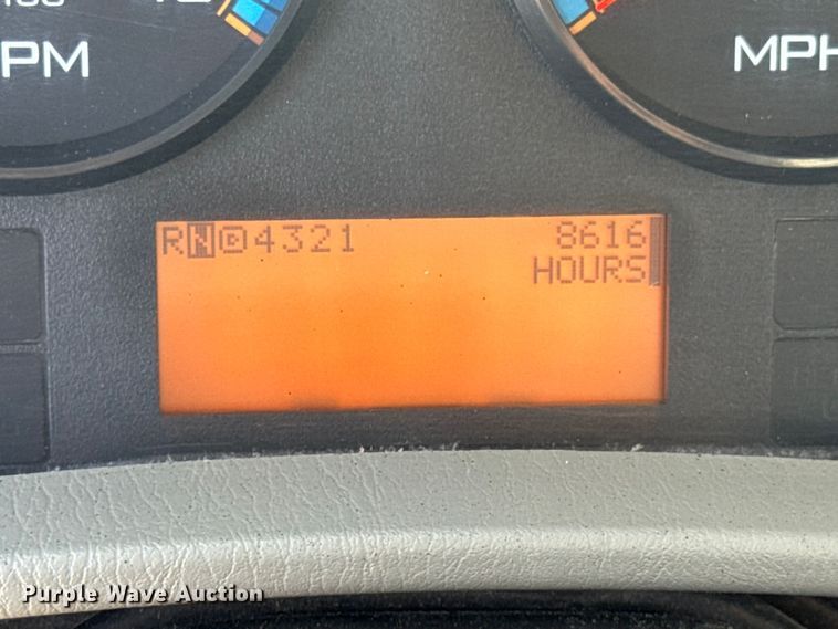 image for item DO2312 2008 International 7400 oil distributor truck