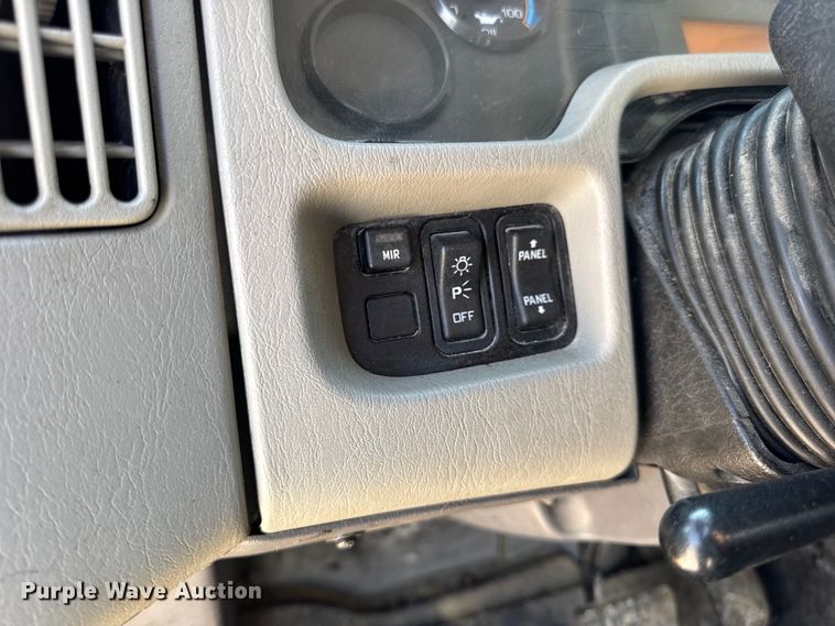 image for item DO2312 2008 International 7400 oil distributor truck