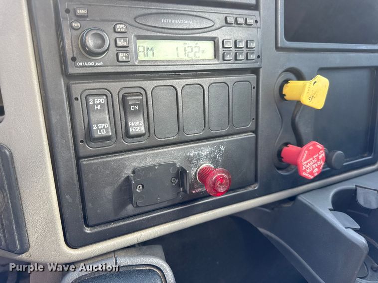 image for item DO2312 2008 International 7400 oil distributor truck