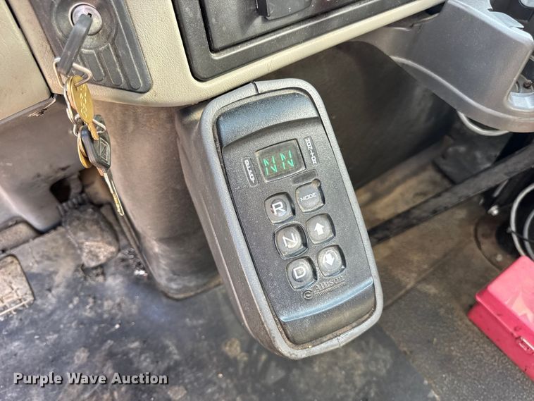 image for item DO2312 2008 International 7400 oil distributor truck