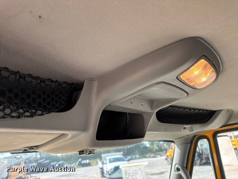 image for item DO2312 2008 International 7400 oil distributor truck