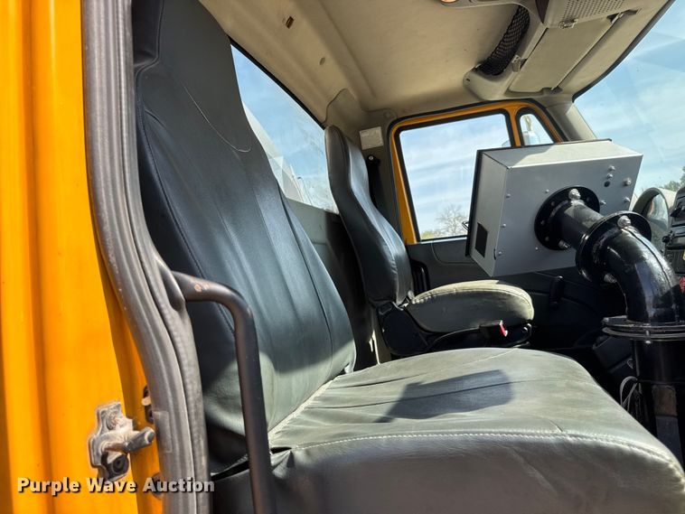 image for item DO2312 2008 International 7400 oil distributor truck