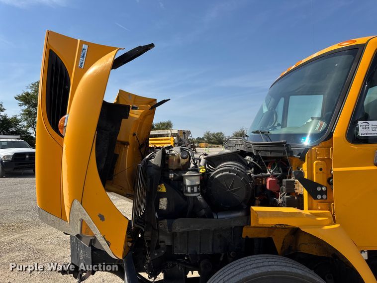 image for item DO2312 2008 International 7400 oil distributor truck