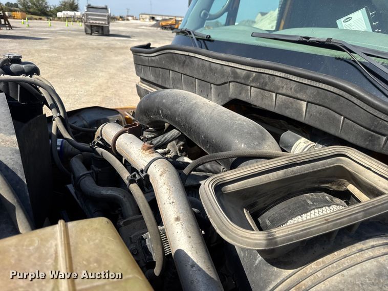 image for item DO2312 2008 International 7400 oil distributor truck