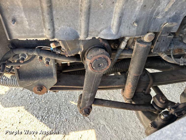 image for item DO2312 2008 International 7400 oil distributor truck