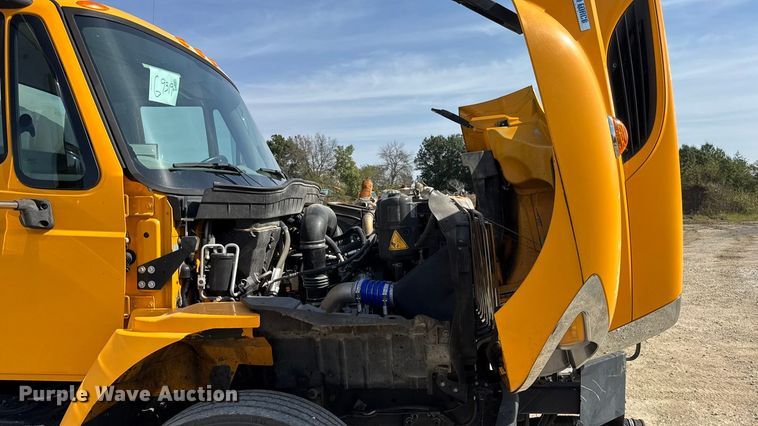 image for item DO2312 2008 International 7400 oil distributor truck