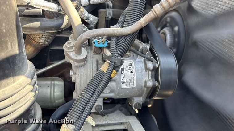 image for item DO2312 2008 International 7400 oil distributor truck