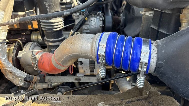 image for item DO2312 2008 International 7400 oil distributor truck