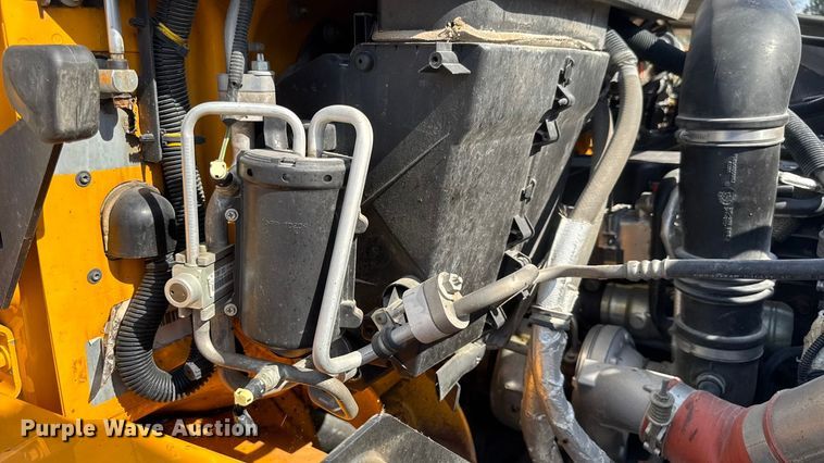 image for item DO2312 2008 International 7400 oil distributor truck