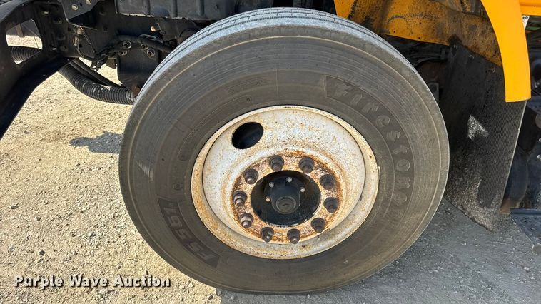 image for item DO2312 2008 International 7400 oil distributor truck