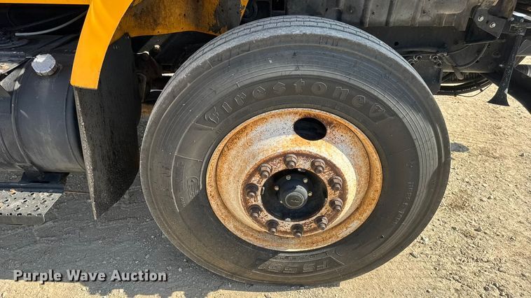 image for item DO2312 2008 International 7400 oil distributor truck