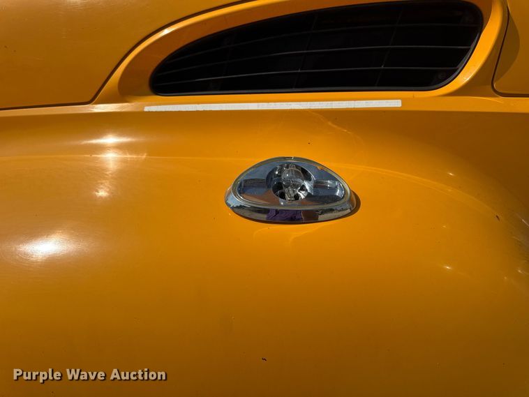 image for item DO2313 2007 International 7400 oil distributor truck