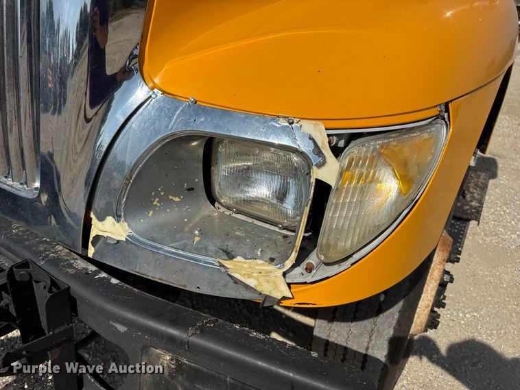 image for item DO2313 2007 International 7400 oil distributor truck