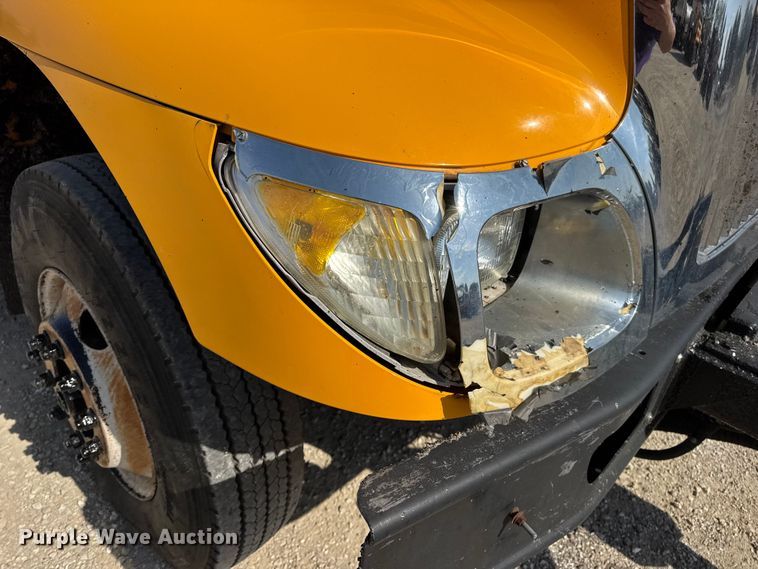 image for item DO2313 2007 International 7400 oil distributor truck