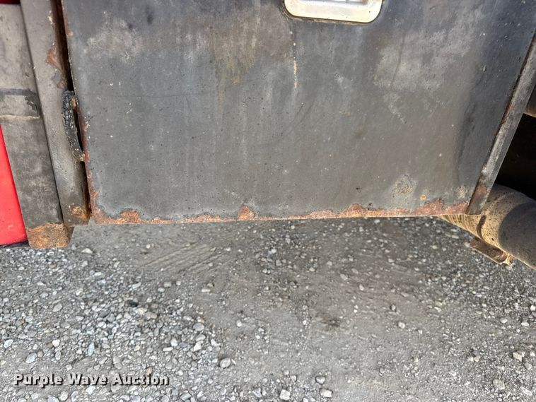 image for item DO2313 2007 International 7400 oil distributor truck