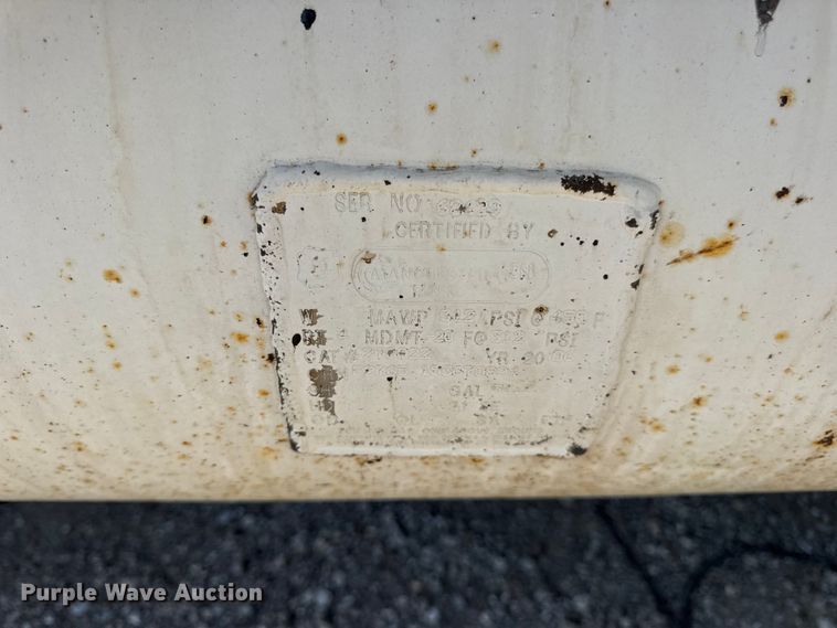 image for item DO2313 2007 International 7400 oil distributor truck