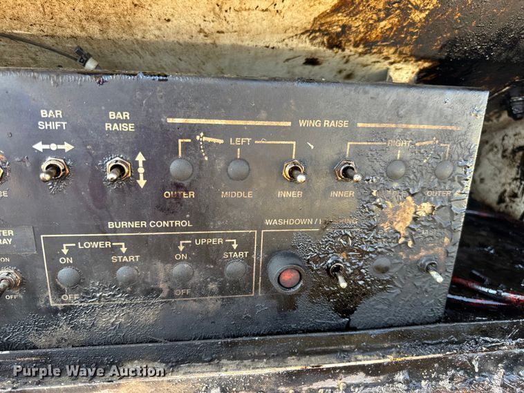 image for item DO2313 2007 International 7400 oil distributor truck