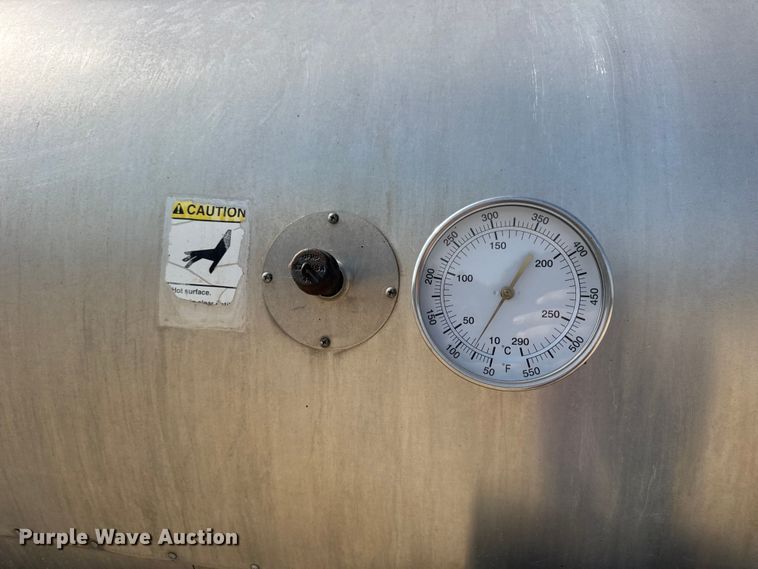 image for item DO2313 2007 International 7400 oil distributor truck