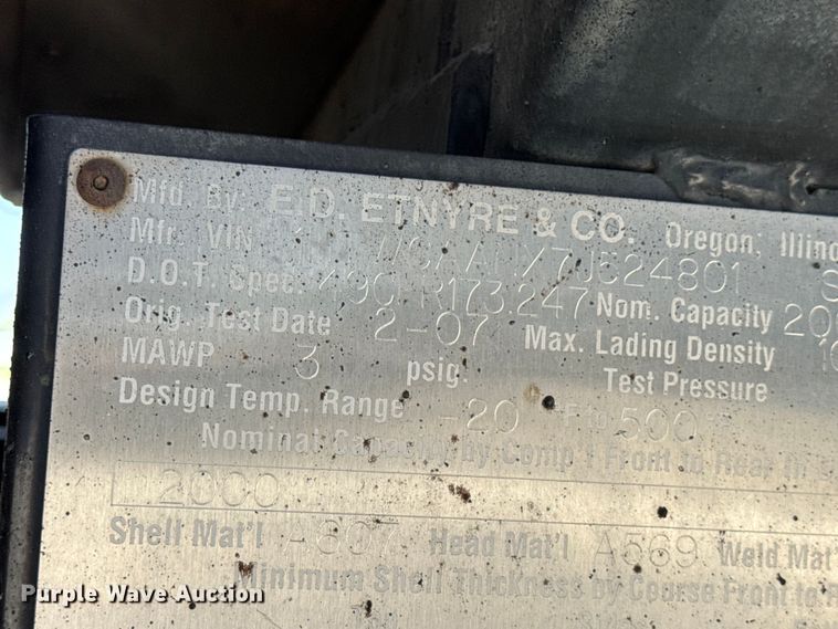 image for item DO2313 2007 International 7400 oil distributor truck