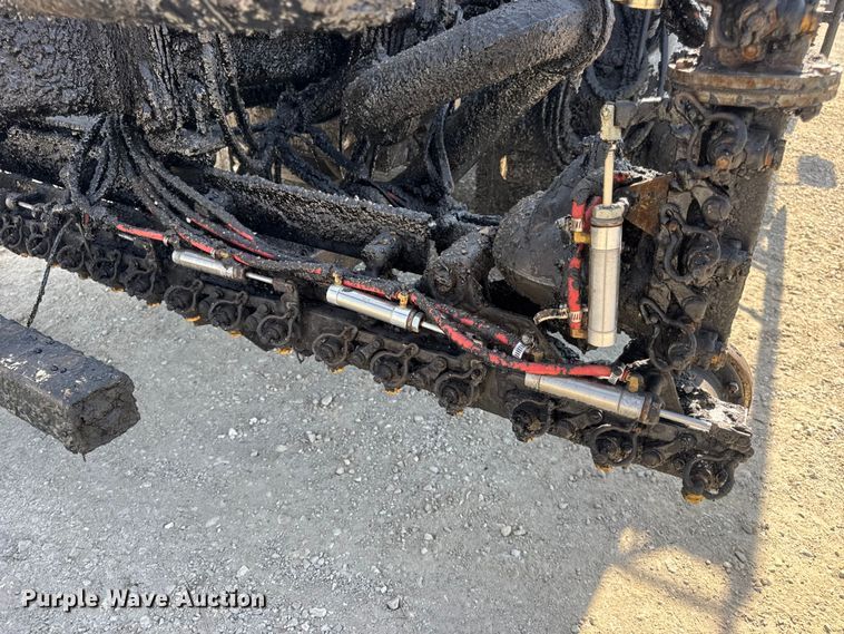 image for item DO2313 2007 International 7400 oil distributor truck