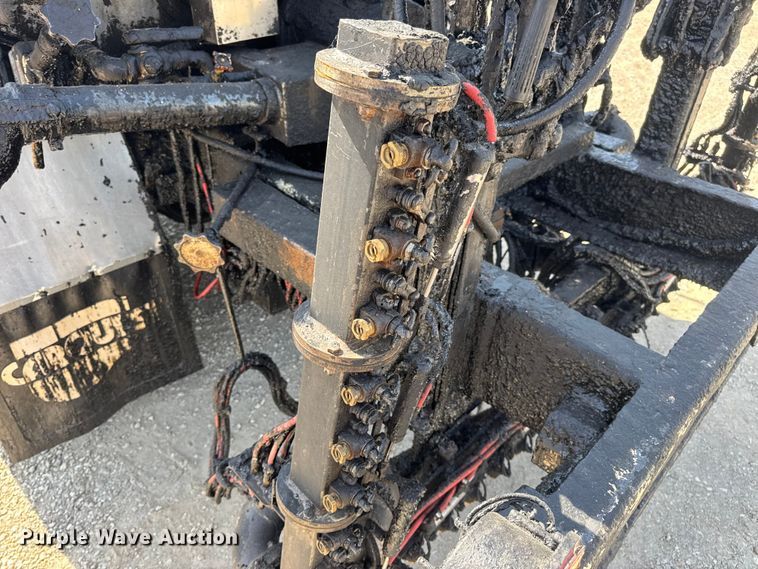 image for item DO2313 2007 International 7400 oil distributor truck