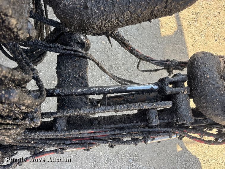 image for item DO2313 2007 International 7400 oil distributor truck