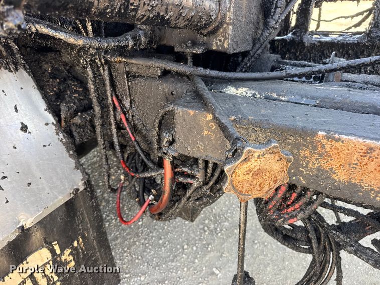 image for item DO2313 2007 International 7400 oil distributor truck