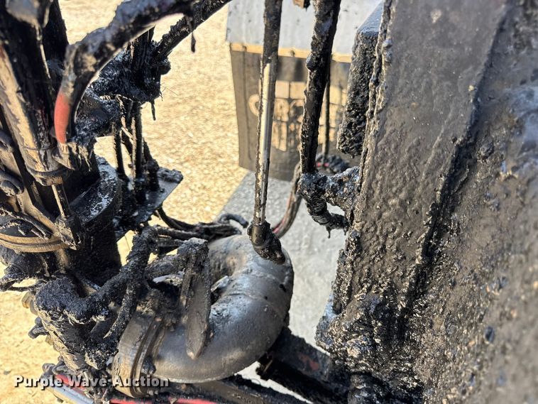 image for item DO2313 2007 International 7400 oil distributor truck