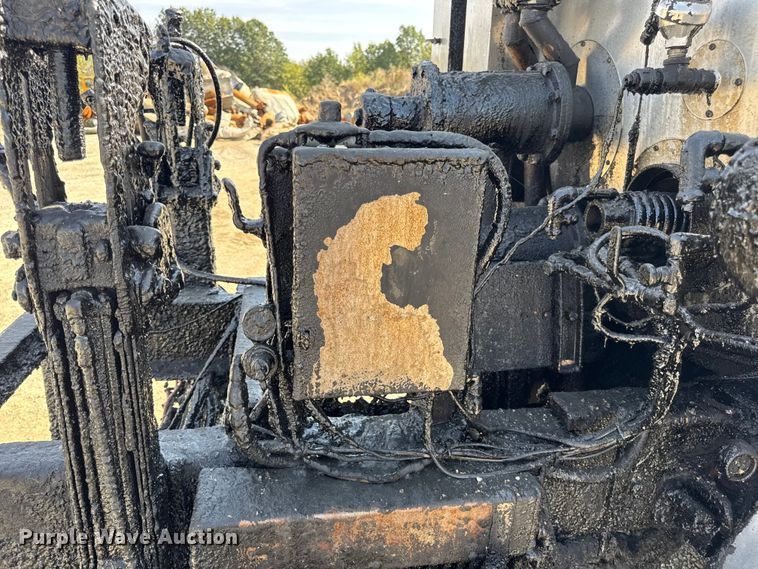 image for item DO2313 2007 International 7400 oil distributor truck