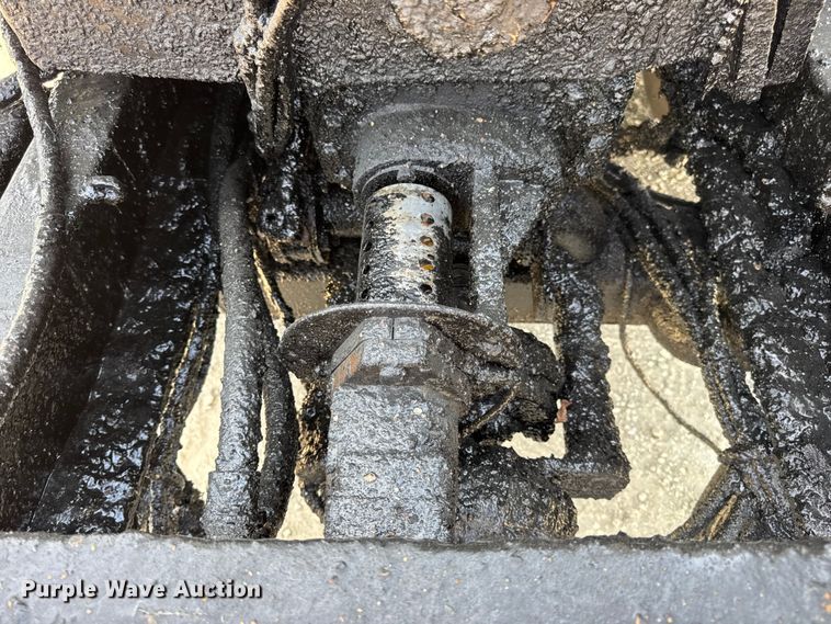 image for item DO2313 2007 International 7400 oil distributor truck