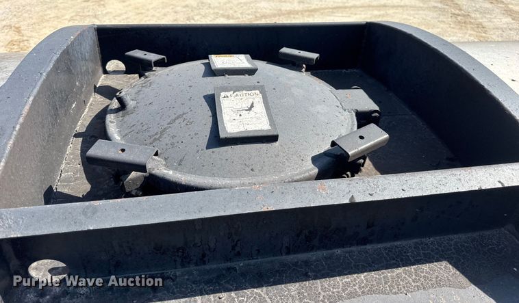 image for item DO2313 2007 International 7400 oil distributor truck