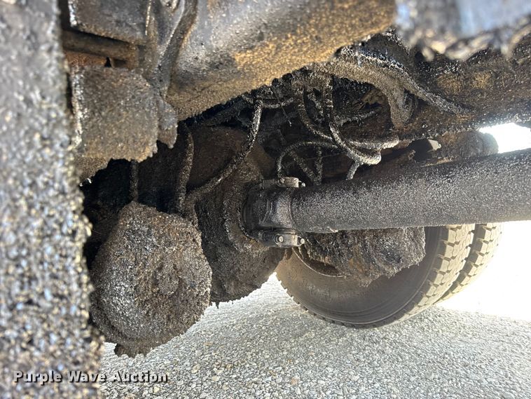 image for item DO2313 2007 International 7400 oil distributor truck