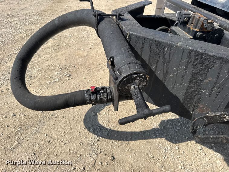 image for item DO2313 2007 International 7400 oil distributor truck