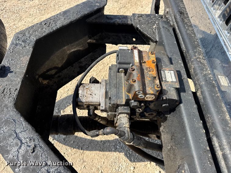 image for item DO2313 2007 International 7400 oil distributor truck