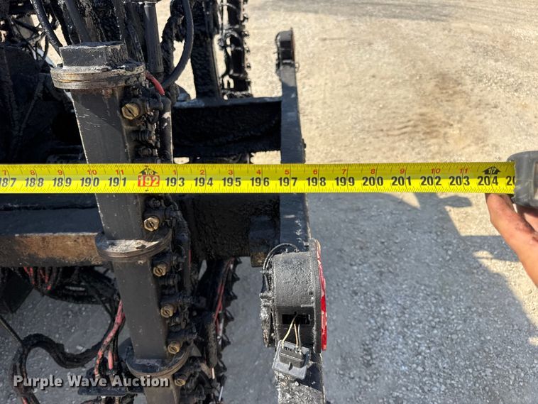 image for item DO2313 2007 International 7400 oil distributor truck