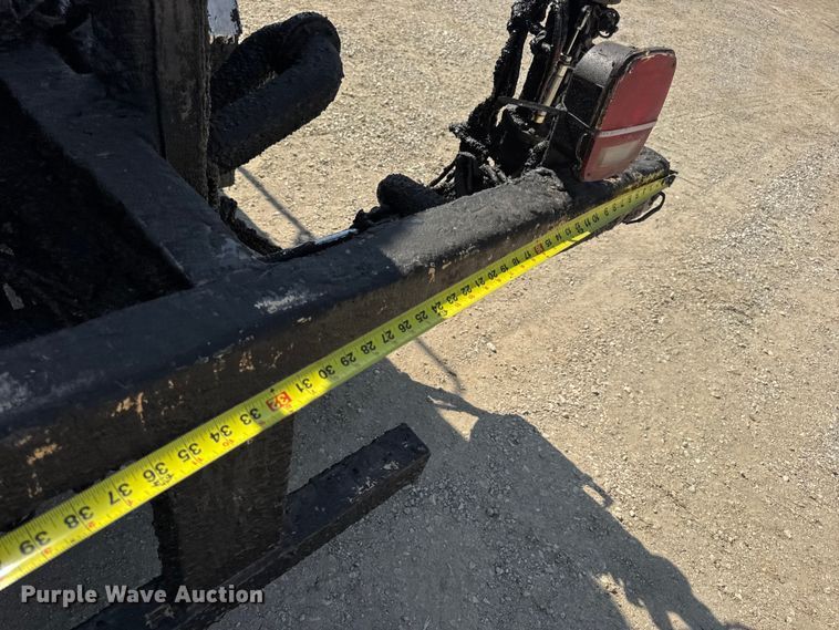 image for item DO2313 2007 International 7400 oil distributor truck