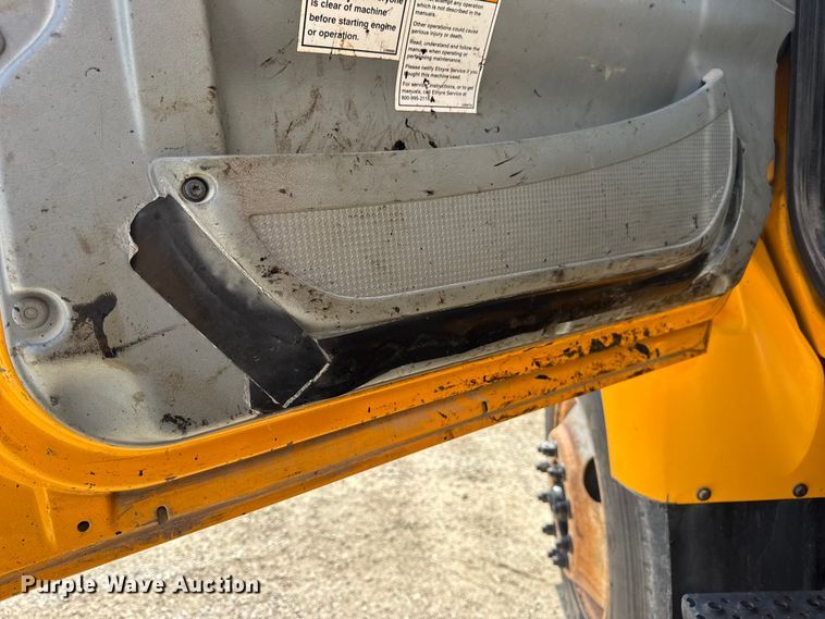 image for item DO2313 2007 International 7400 oil distributor truck