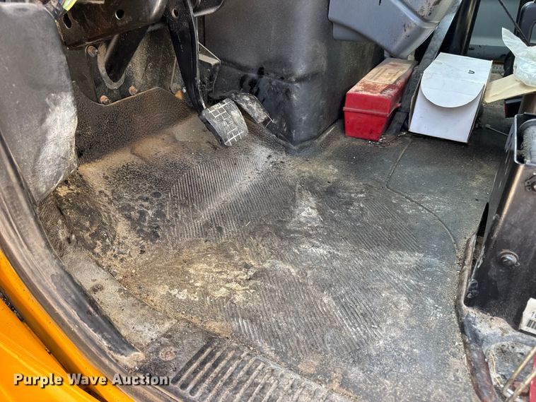 image for item DO2313 2007 International 7400 oil distributor truck