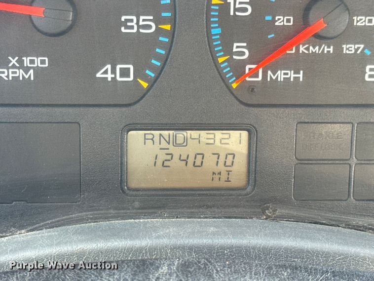 image for item DO2313 2007 International 7400 oil distributor truck