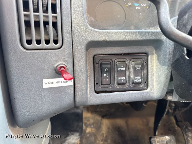 image for item DO2313 2007 International 7400 oil distributor truck