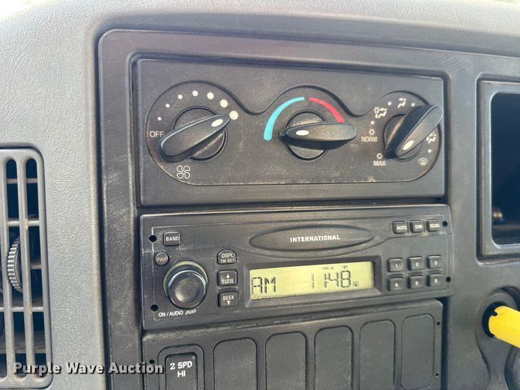 image for item DO2313 2007 International 7400 oil distributor truck