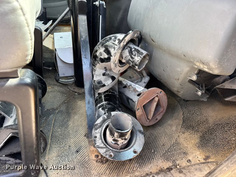 image for item DO2313 2007 International 7400 oil distributor truck