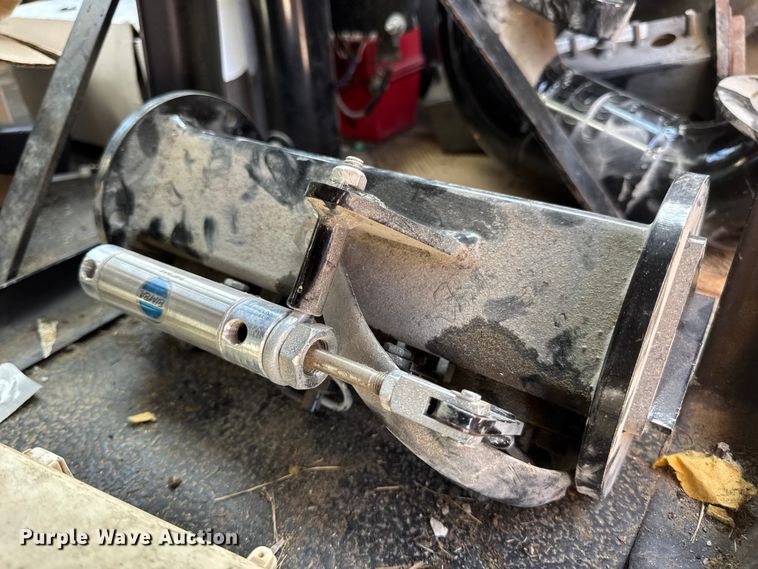 image for item DO2313 2007 International 7400 oil distributor truck