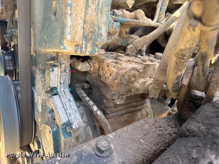 image for item DO2313 2007 International 7400 oil distributor truck