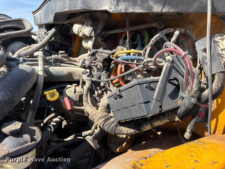 image for item DO2313 2007 International 7400 oil distributor truck