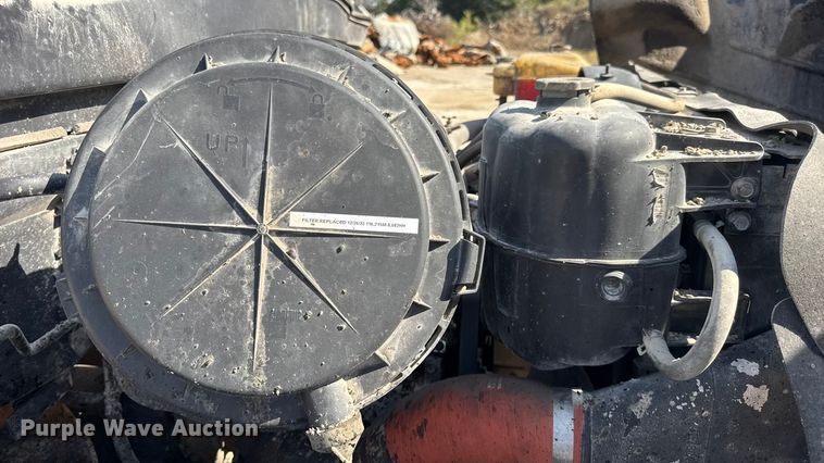 image for item DO2313 2007 International 7400 oil distributor truck