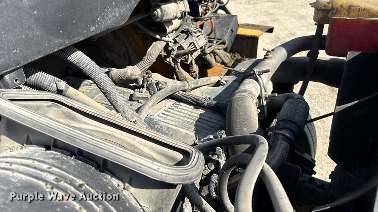 image for item DO2313 2007 International 7400 oil distributor truck