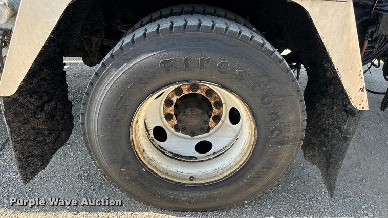 image for item DO2313 2007 International 7400 oil distributor truck