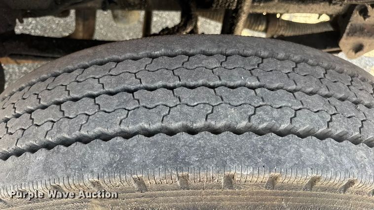 image for item DO2313 2007 International 7400 oil distributor truck