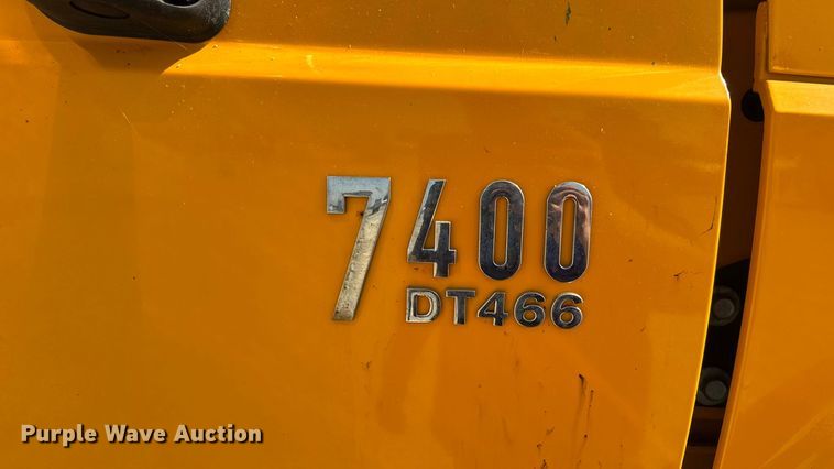 image for item DO2313 2007 International 7400 oil distributor truck